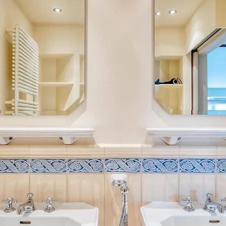 Lejlighed Stunning 3-bedroom With Panoramic View *