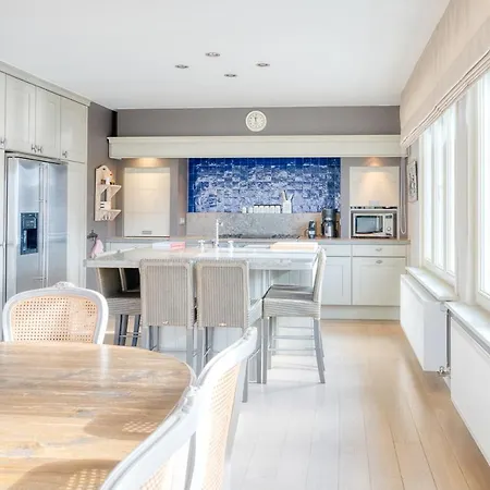 Stunning 3-bedroom With Panoramic View Lejlighed